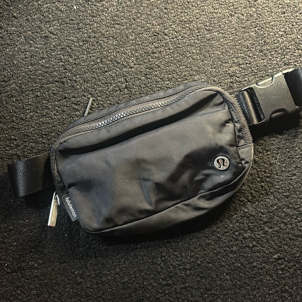 Lululemon Black Adjustable Fanny Pack